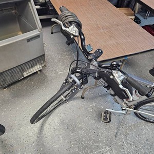 TREK 7300 Mens Bike, Like New Condition