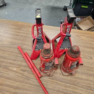 Two Hydrolic Jacks and Jack Stands