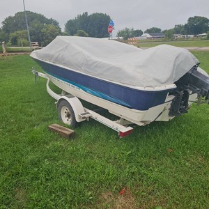 1995 Bayliner Capri 1700 L.S. Boat with trailer-Very Nice and Clean