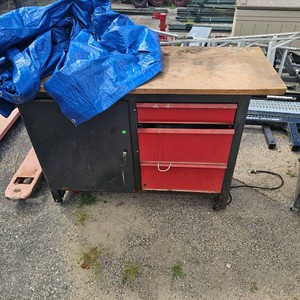 5 Work Top Bencch with Drawers on Wheels