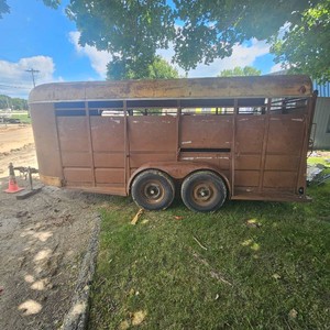 16 Horse Trailer with Slide Door, Middle Gate
