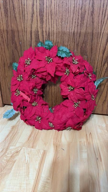 Light Up Pointsetia Wreath - battery powered - Retail $70