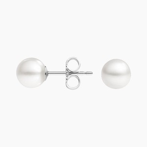 Pearl Stud Earrings in 925 Silver