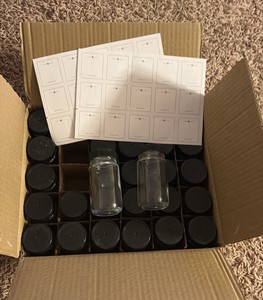 30-Pack of Tiny Clear Glass Jars With Black Screw in Caps, Comez With 30 White Customizable Labels, Great for Seasoning Or Other Crafts