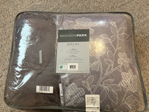 Madison Park 6-Piece Quilt Set 1 Quilt, 2 Shams, 3 Decorative Pillows Open package condition