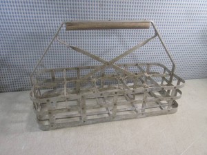 (EW4) Vintage 10-Place Oil or Milk Bottle Carrier Openings Approx 3 34 x 3 34  20 x 8 Overall Size
