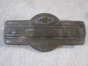 (FS) Vintage 1920s - 1930s Chevrolet Dash Emblem