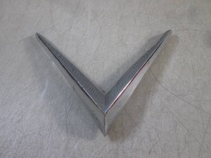 (FS) Vintage Chrome V Emblem YAX - Cadillac