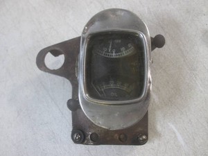 (F-0) Vintage Model AT Oil PressureAmps Gauge
