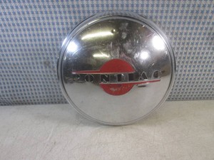 (D-3) Vintage Pontiac Wheel Cover 8 Hubcap
