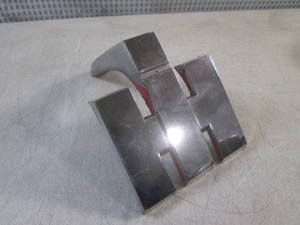 (FS) Vintage 1960s - 70s International Harvester (IH) Chrome Truck Hood Ornament #258753 - 5 14 Top  5 116 Front  4 12 Wide
