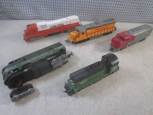 (CS) Lot of 5 Electric Train Track Engines as Shown