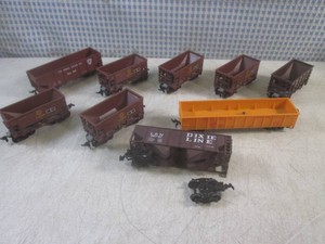 (BSB) 9 Assorted Train Track Cars