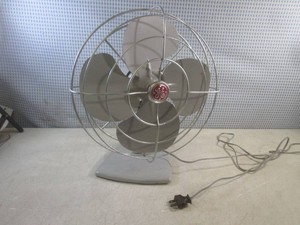 (BS) Vintage General Electric 2-Speed 12 Electric Fan - Powers On  Runs