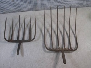 (G-1) 2 Vintage 6-Tine Pitchfork Heads