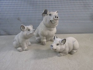 (G-1) Set of 3 Outdoor Decor Pig Figures - Big One 7 12 Tall