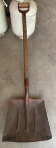 shovel and rooftop snow removal shovel