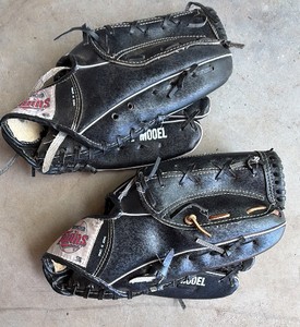 Lot of 2 Rawlings Special Model Minnesota Twins Trap-Eze Baseball Gloves