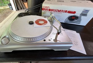 Brand new iON USB Turntable  Perfect Vinyl-to-Digital Converter
