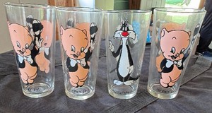 Vintage 1973 Looney Tunes Pepsi Collector Series Glasses - Set of 4 (Porky & Sylvester)