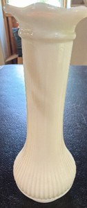 Vintage Milk Glass  Custard Glass Swirl & Ribbed Vase