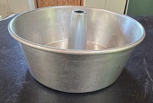 Cake pan