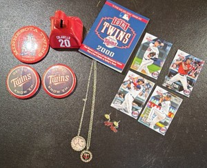 Minnesota Twins lot of buttons, cards, jewelry, fans guide to todays team from 2000