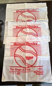 Minnesota Twins Homer Hanks and towels (16 in lot)