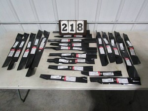 Assortment Lawn Mower Blades - qty 21