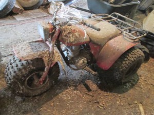 Vintage 1981 Honda 200ATC All-terrain 3-Wheeler ATV (needs a new carburetor and a good cleaning)