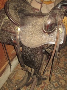Vintage leather Western break-in style horse saddle