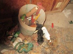 5-gallon bucket with a variety of horse grooming supplies