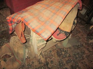 Wood saw horse style saddle displayRiding coach approx 30in with misc tack shown