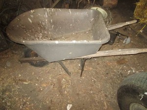 True Temper poly bucket wheelbarrow