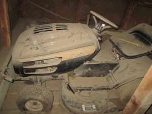 Vanguard 17hp hydrostatic transmission Riding lawnmower with 42in cutting deck unknown functionality, buyer must bring trailer and help to load