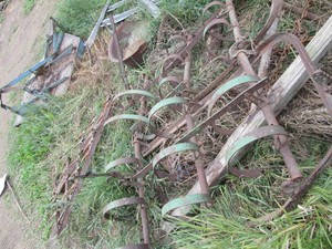 Lot of heavy metal yard implements for parts, repair or scrap