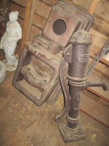Large Retro style water pump garden fountain approx 3ft tall
