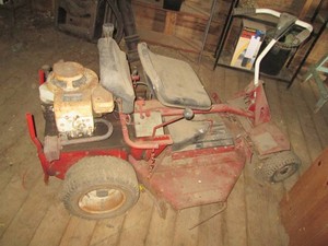 Vintage Snapper riding lawnmower with 38in cutting deck and 8hp Briggs and Stratton motor unknown functionality