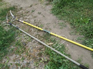 Pair of manual pole saw trimmers
