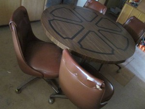 Vintage round 41in dining table with expansion leaf and (6) Rolling padded vinyl chairs