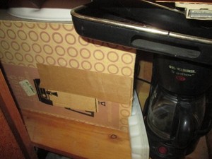 Large capacity Westinghouse coffee maker, Black and Decker 5-cup coffee maker, serving pieces and ice cube trays