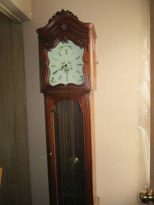 Antique Seth Thomas freestanding grandfather clock keeps time, but chime doesnt stop at hourly interval