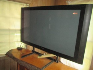 Hitachi 48in flat screen plasma TV with stand