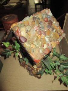 Agate rock Wishing well table decor approx 10.5in