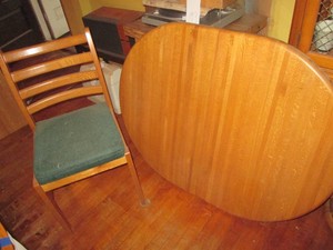 5pc 48in round Wood Dining room table and padded chair set