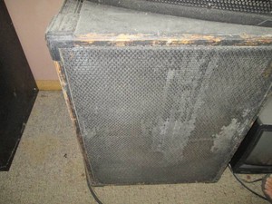 Klispch 18in PA base cabinet with 700w speaker