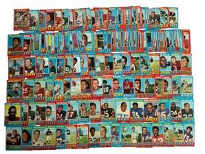 1971 Topps Football Set-Builder Lot - Bob Griese, Larry Csonka, Johnny Unitas, Bart Starr, Alan Page, Tingelhoff, Paul Krause, and More
