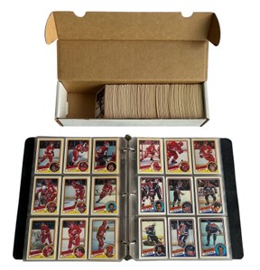 Nice 1984-85 O-Pee-Chee Hockey Card Lot Including #243 Wayne Gretzky