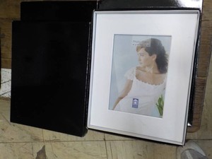 4 White 5 x 7 Wood Pictures Frames