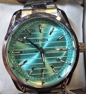 Invicta Mens Stainless Steel Green Sunburst Dial Quartz Watch  Model 69197  New in Box